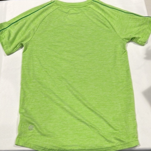CHAMPION. T-Shirt. Size M (8-10). - Picture 4 of 7